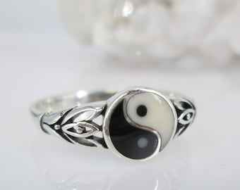 Yin and Yang Ring>Sterling Silver YinYang Ring,925 Yin-Yang ring,Dainty Yin and Yang Ring,Chinese Philosophy,Taoism,Fengshui,925 Sterling
