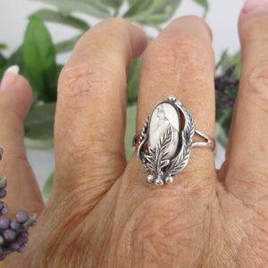 Bague buffle blanc turquoise indigène en argent sterling, bague buffle blanc, bague sud-ouest, bague turquoise blanche, feuilles de prière, gouttes de pluie indigène