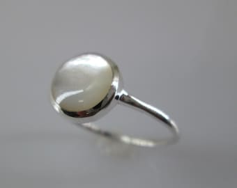 Mother of Pearl Ring>925 Sterling Silver ring,Genuine Mother of Pearl,Pearl ring,Dainty ring,925 Ring,Glistening Mother of Pearl,White Shell