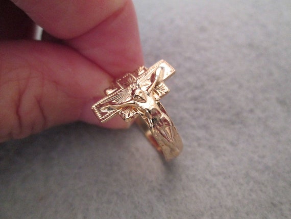 Gold CRUCIFIX Ring>Detailed Gold Crucifix Ring,Vi… - image 3