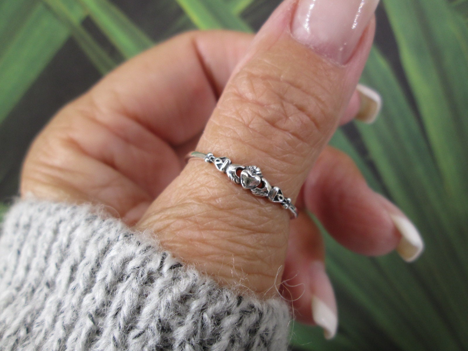 Tiny claddagh deals ring