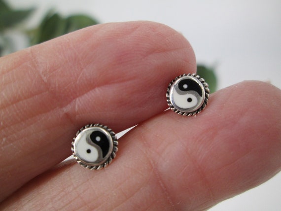 Yin and Yang Stud Earrings>Sterling Silver YinYang Studs,Small 925 Yin-Yang earrings,Dainty YinYang Studs,Chinese Philosophy,Taoism,Fengshui