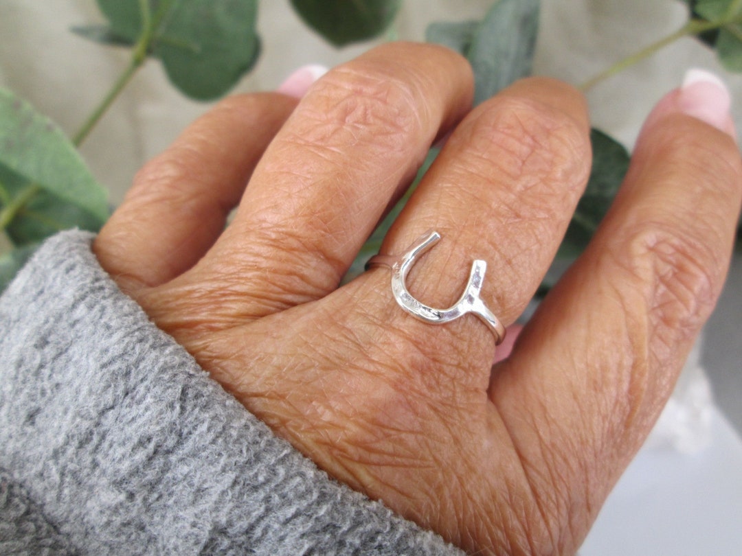 HORSESHOE Ring>925 Solid Sterling Silver Hammered Horseshoe