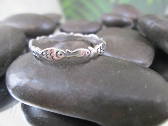 925 Sterling FISH Ring>Adorable> 925 Fish Eternit… - image 1