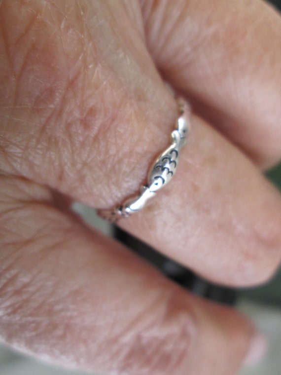 925 Sterling FISH Ring>Adorable> 925 Fish Eternit… - image 3