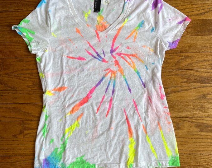 womens tie dye v neck tee