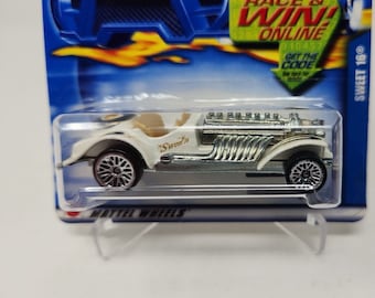 2002 Hot Wheels Collector #129 SWEET 16 White w/Chrome Lace Spoke Wheels (dd)