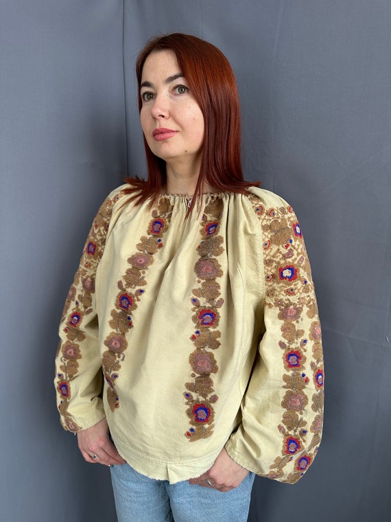 Vintage embroidered Romanian blouse Romanian shir… - image 3