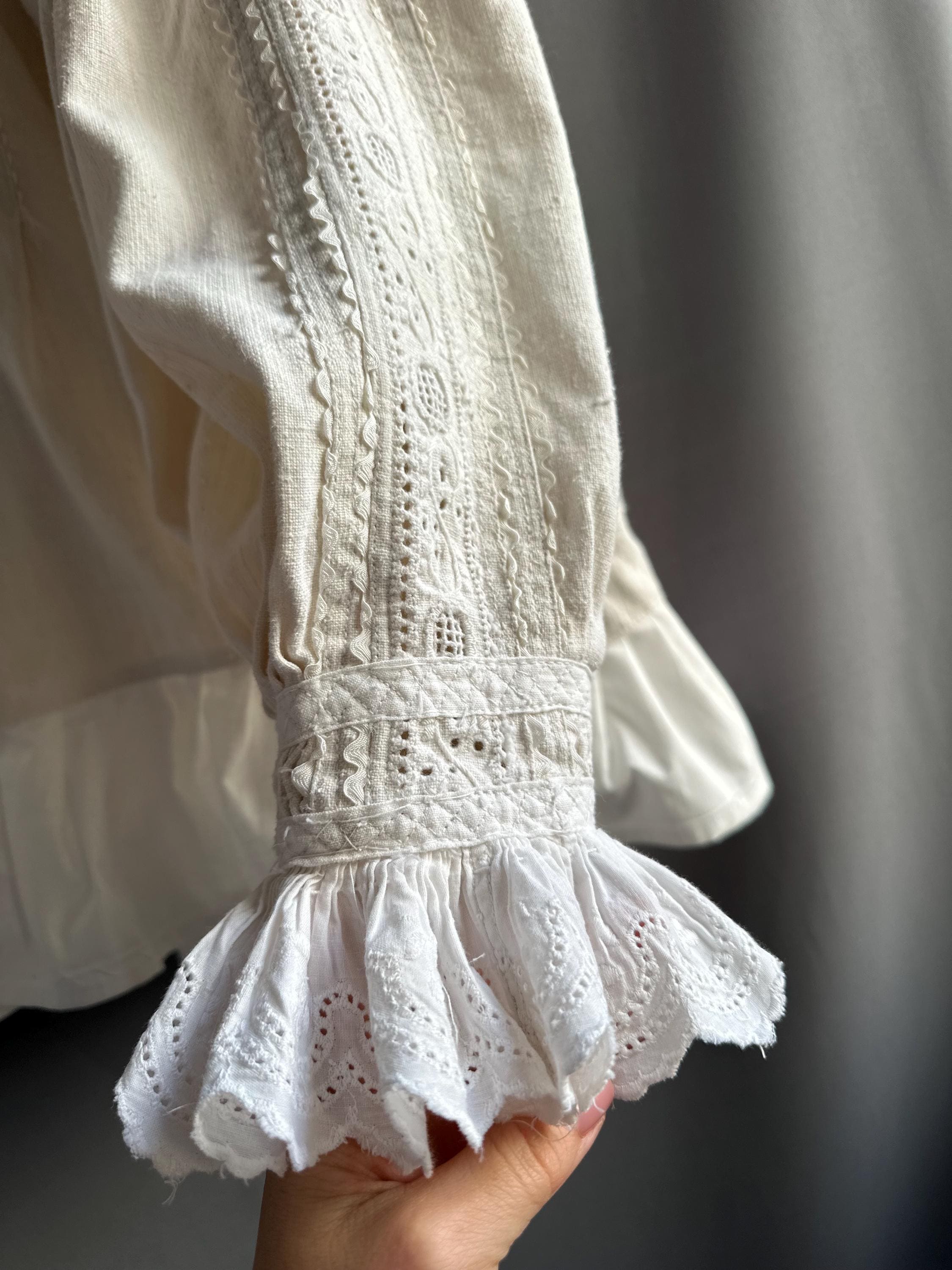 1920年代ルーマニア民族衣装ブラウス・アンティーク手刺繍リネンシャツ 