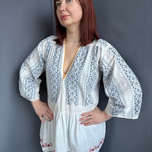 Romanian blouse Embroidered blouse Vintage wholesalers Vintage outfit Antique clothes Vintage blouse Folk clothes Romanian clothes