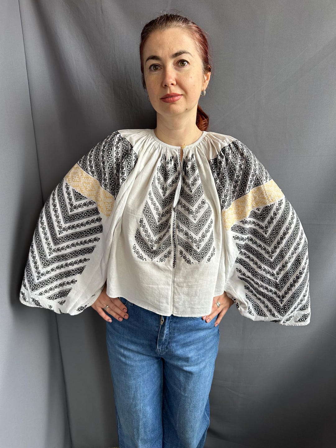 ルーマニア刺繍ハンドメイド民族ブラウスヴィンテージ衣装刺繍Tシャツ