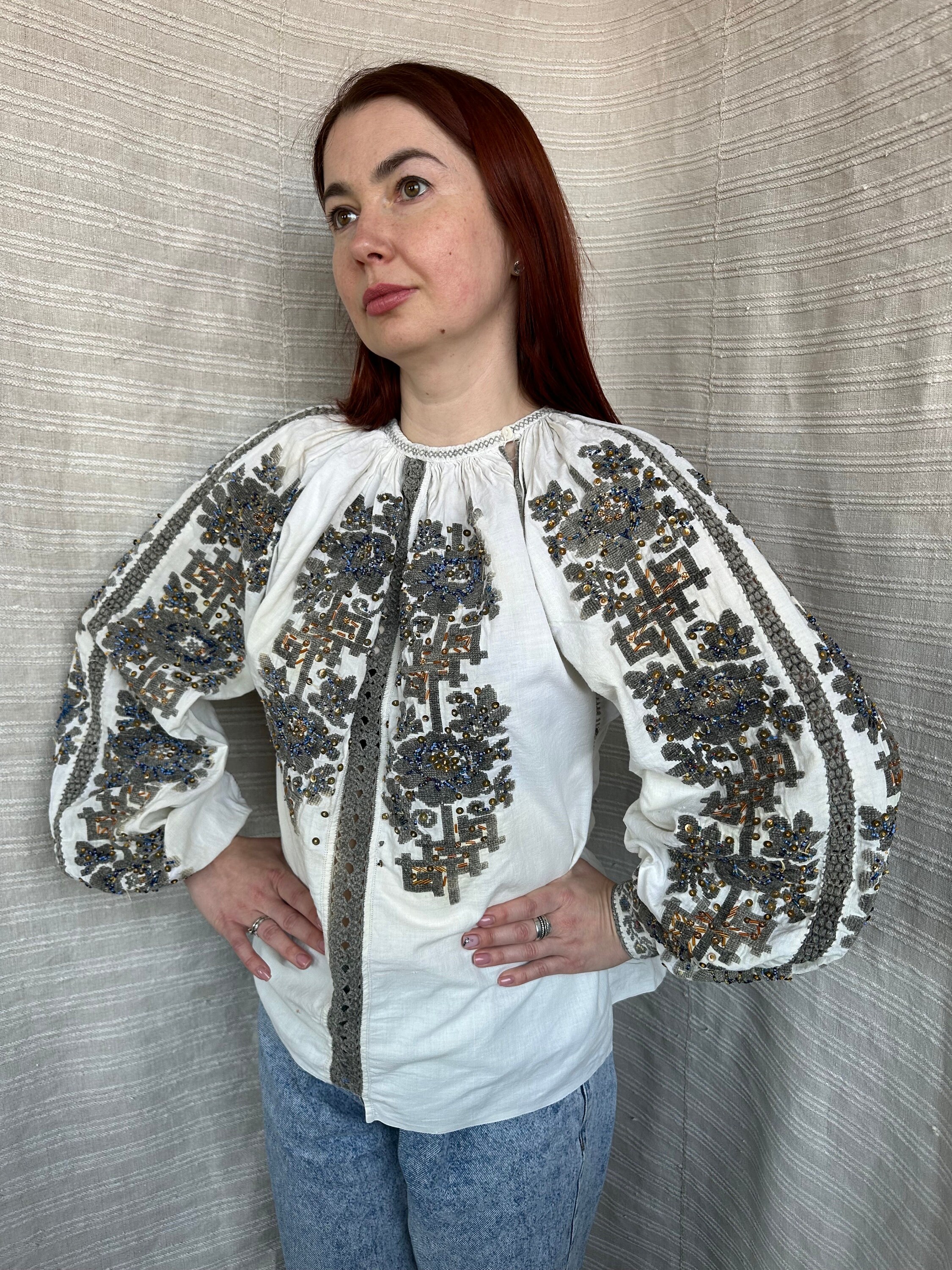 ルーマニアのブラウス 刺繍入りのヴィンテージブラウス シックな 