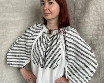 Romanian blouse Hungarian blouse Vintage blouse Puffy sleeves Antique smock Vintage shirt Antique blouse Linen blouse Black embroidered