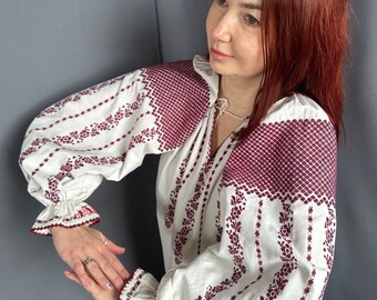 ルーマニアのブラウス 刺繍入りトップス ヴィンテージ衣装