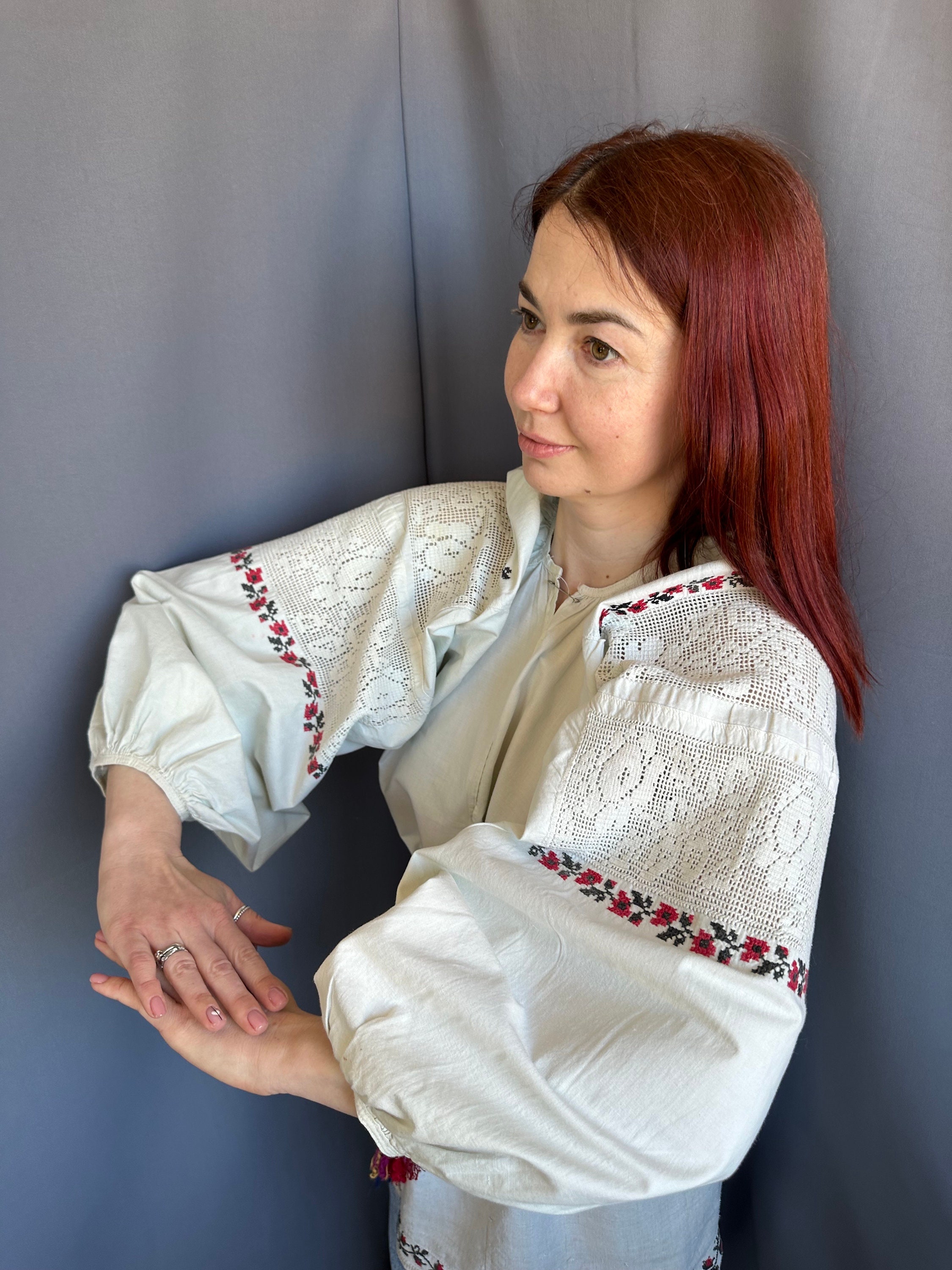 ウクライナのヴィンテージ刺繍民族伝統ブラウスアンティークTシャツ 