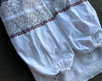 ウクライナのヴィンテージリネン民族衣装 刺繍入りドレス