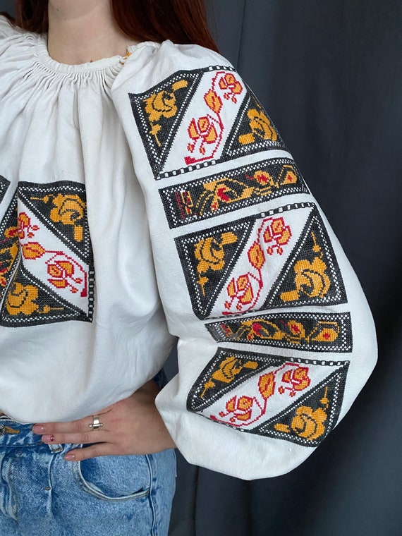 Romanian blouse Embroidered top Vintage outfit Vi… - image 3