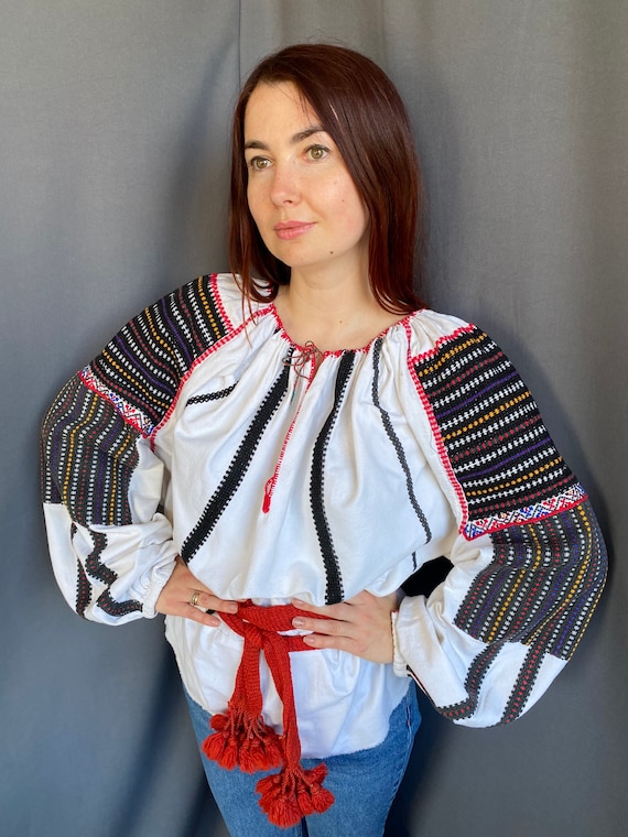 Romanian blouse Embroidered top Vintage outfit Vi… - image 1