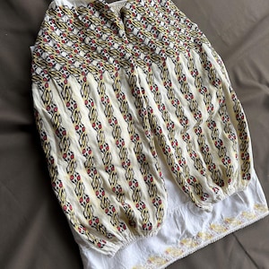 Romanian dress Heavy embroidered dress Romanian outfit Vintage outfit Vintage Romanian blouse Antique dress  Embroidered dress