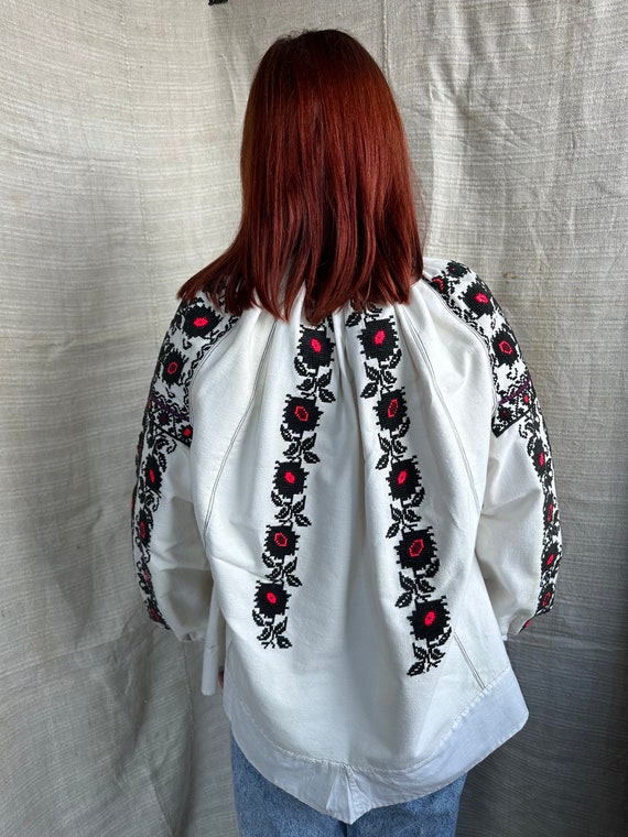 Romanian blouse Embroidered top Vintage outfit An… - image 7