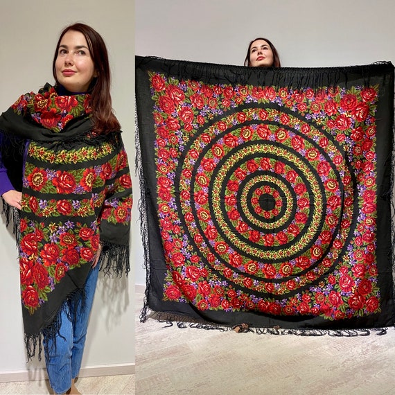 Piano Shawl Pavlovo Posad Floral wool shawl Challe