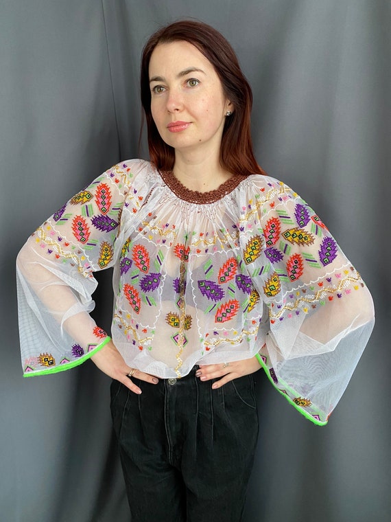 Romanian blouse Embroidered top Vintage outfit Bo… - image 7