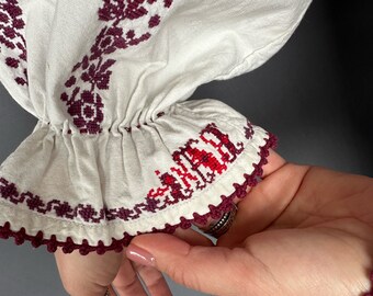 ルーマニアのブラウス 刺繍入りトップス ヴィンテージ衣装