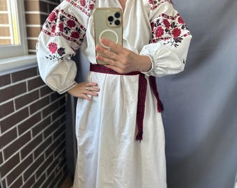 Sukienka haftowana Wzór kwiatowy Sukienka vintage Sukienka ukraińska Sukienka kobieca Ludowe hafty Prezent dla niej Sukienka letnia Wyszywanka vintage