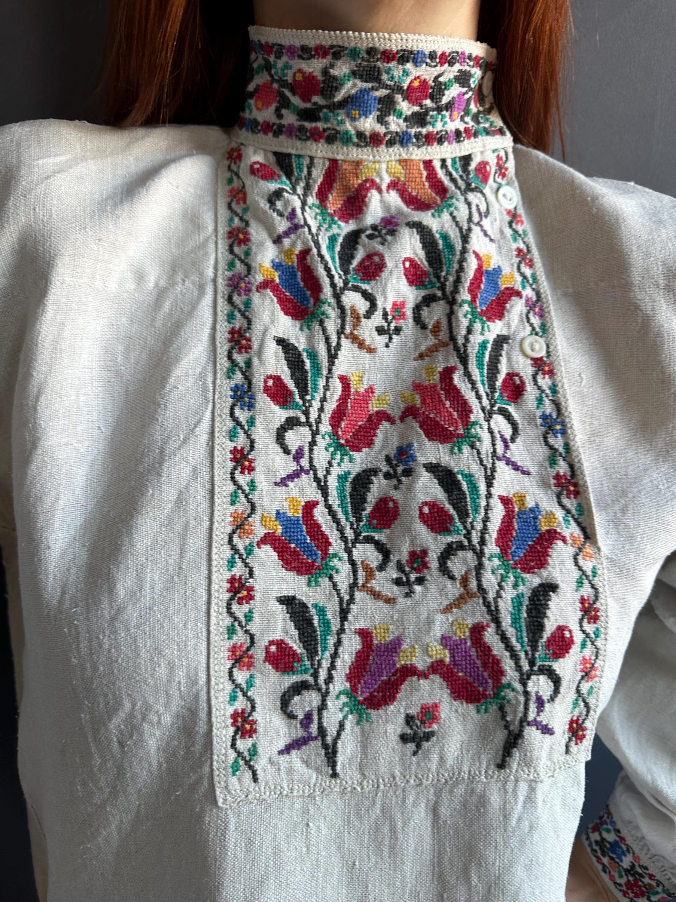 アンティークウクライナ刺繍ブラウス – 20世紀初頭の手織りリネン 