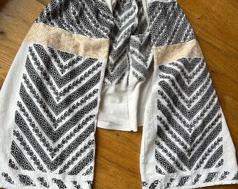 ルーマニア刺繍ハンドメイド民族ブラウスヴィンテージ衣装刺繍Tシャツ