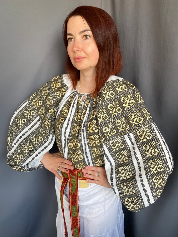 Romanian dress Vintage Romanian blouse Embroidere… - image 4