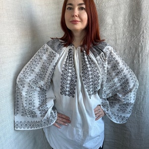 Romanian blouse Embroidered blouse Vintage wholesalers Vintage outfit Antique clothes Vintage blouse Folk clothes Romanian clothes