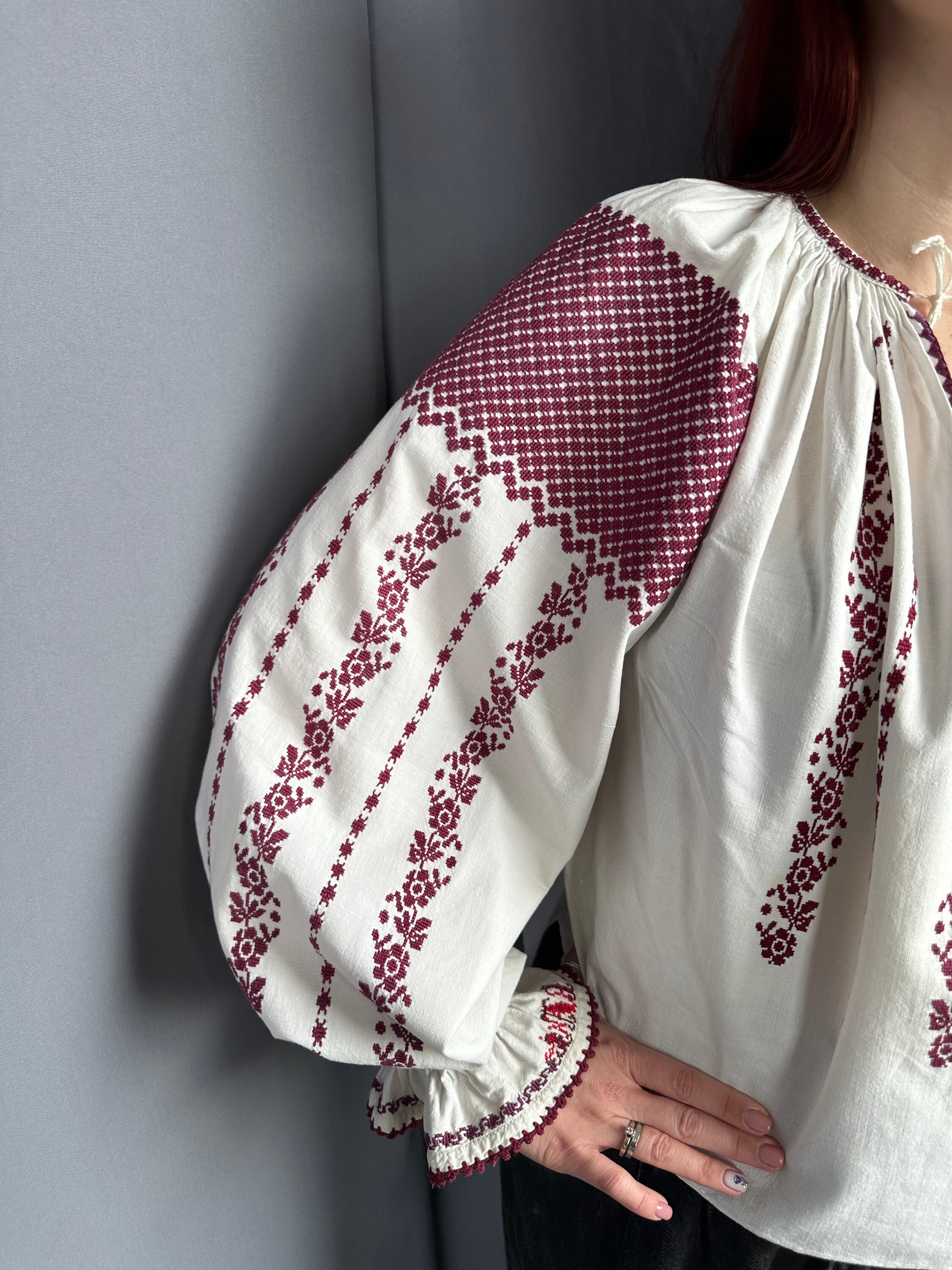 ルーマニア刺繍ブラウス チュニック リネン 刺繍 アンティークブラウス クロスステッチ刺繍チュニックブラウス・ルーマニア刺繍シャツ東欧