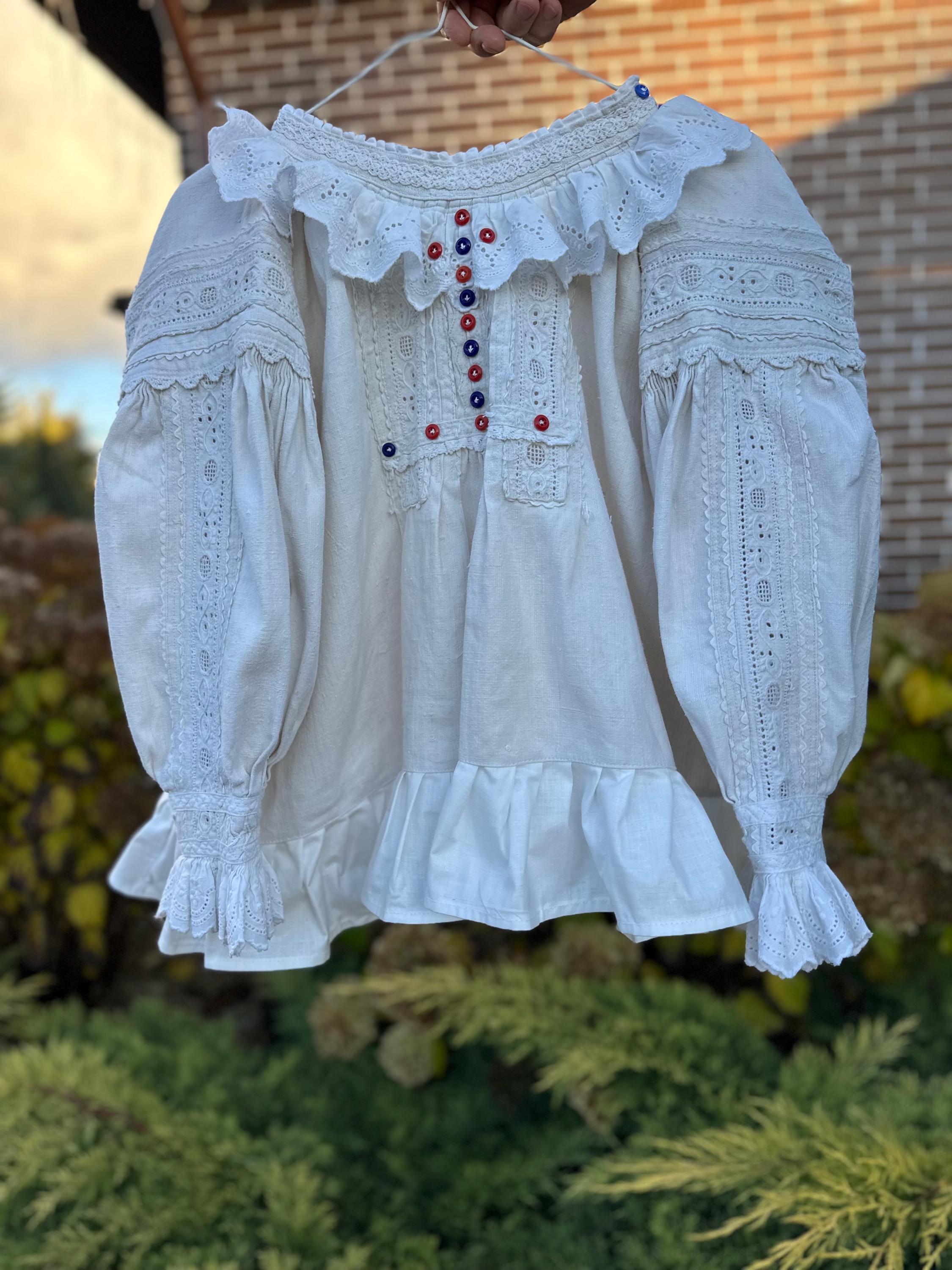 1920年代ルーマニア民族調ブラウス • アンティーク手刺繍リネンシャツ