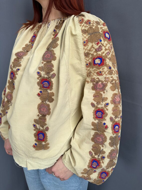 Vintage embroidered Romanian blouse Romanian shir… - image 4