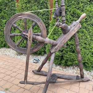 Small Working spinning wheel Vintage spinning tool Manual spinning Rustic home decor Spinning handmade machine Farmhouse decor Gift for her