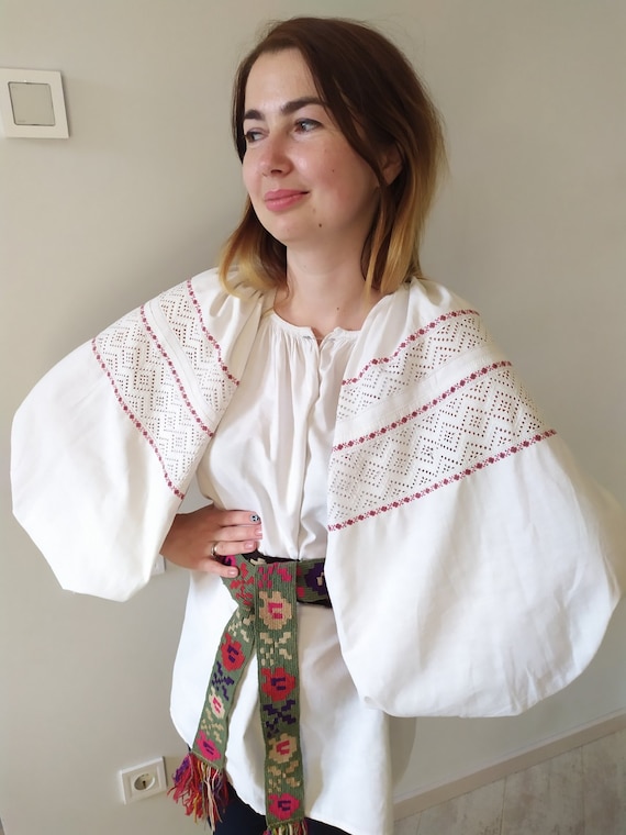 Very pretty Victorian...crocheted accents feminine blouse...Impressions..