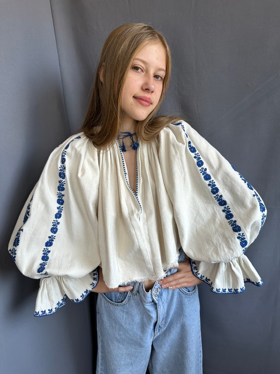 Romanian blouse Embroidered top Vintage outfit Bo… - image 6