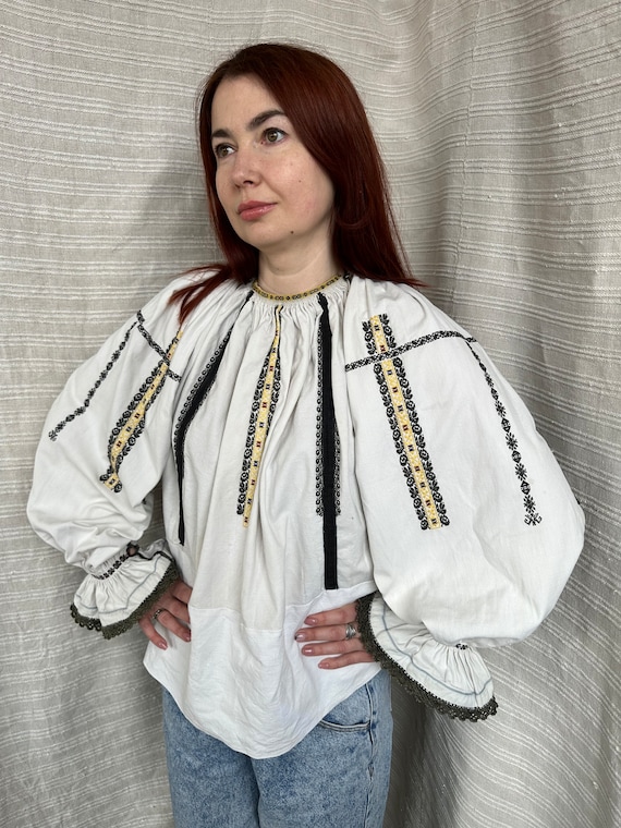 Romanian blouse Embroidered top Vintage outfit Vi… - image 2