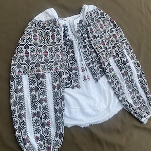 Romanian blouse Embroidered top Vintage outfit  Antique  Embroidered top Vintage outfit Chemise Cross stitches handmade Gift for her