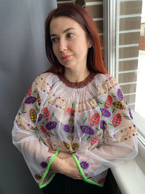 Romanian blouse Embroidered top Vintage outfit Bo… - image 8