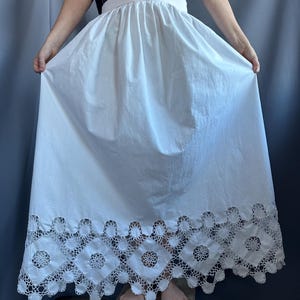 Falda bordada Falda de encaje Falda antigua hecha a mano Falda bordada vintage Falda rumana Falda bordada ucraniana Falda vyshyvanka