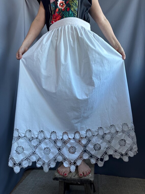 Embroidered skirt Lace skirt Antique handmade skirt Vintage embroidered skirt Romanian skirt Ukrainian embroidered skirt Vyshyvanka skirt