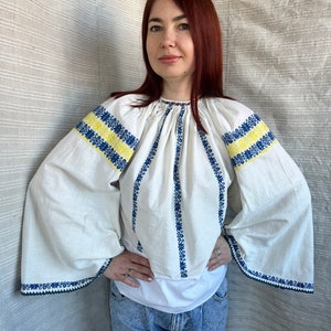 Romanian blouse Embroidered blouse Vintage wholesalers Vintage outfit Antique clothes Vintage blouse Folk clothes Romanian clothes