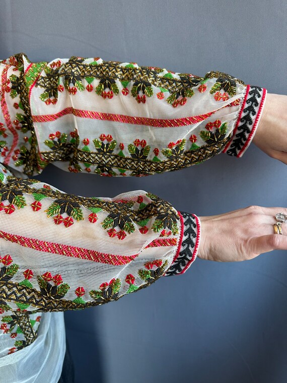 Romanian blouse Embroidered top Vintage outfit Vi… - image 3