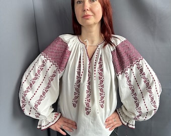 ルーマニアのブラウス 刺繍入りトップス ヴィンテージ衣装