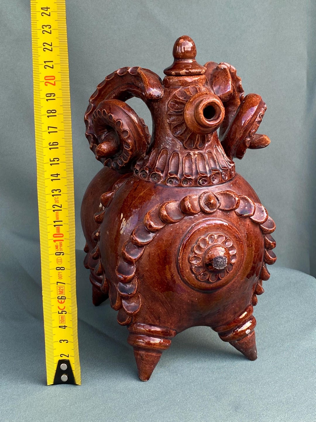 オピシュニア陶器の置物（蓋付き） • ウクライナの粘土彫刻 • 1960年代