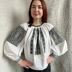 Romanian blouse Embroidered top Vintage outfit Vintage Gift for her Antique top Embroidered top Vintage outfit Vintage blouse