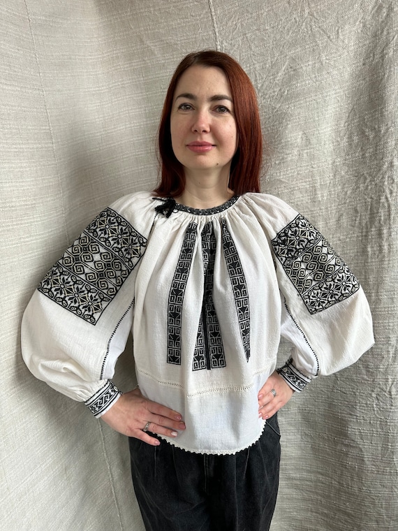 ルーマニア刺繍 vintage ブラウス (ハンドメイドブラウス/アンティーク