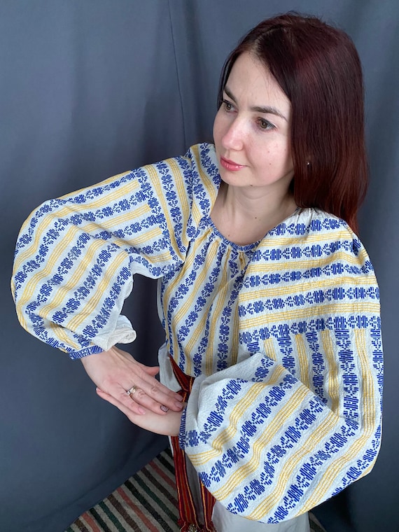 Romanian blouse Vintage Romanian Embroidered dres… - image 2